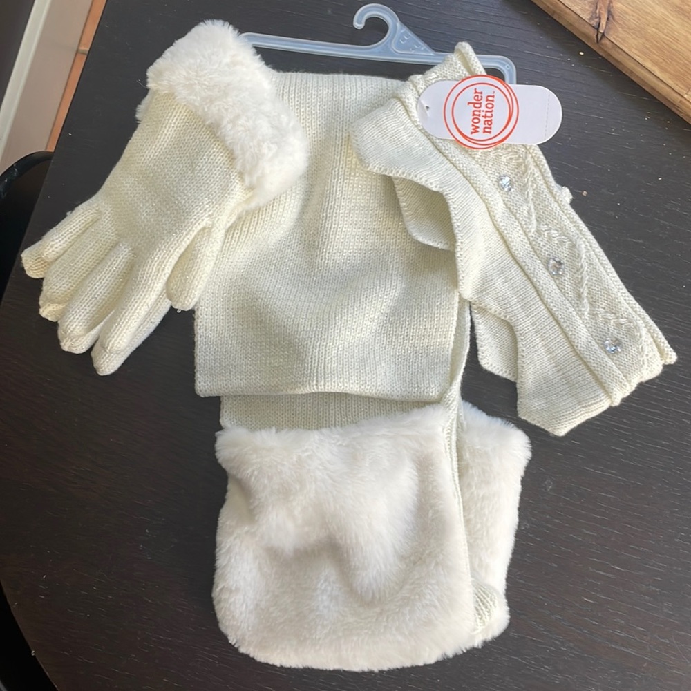 Kids Scarf/glove set NWT headband scarf with pocket and fur lined gloves